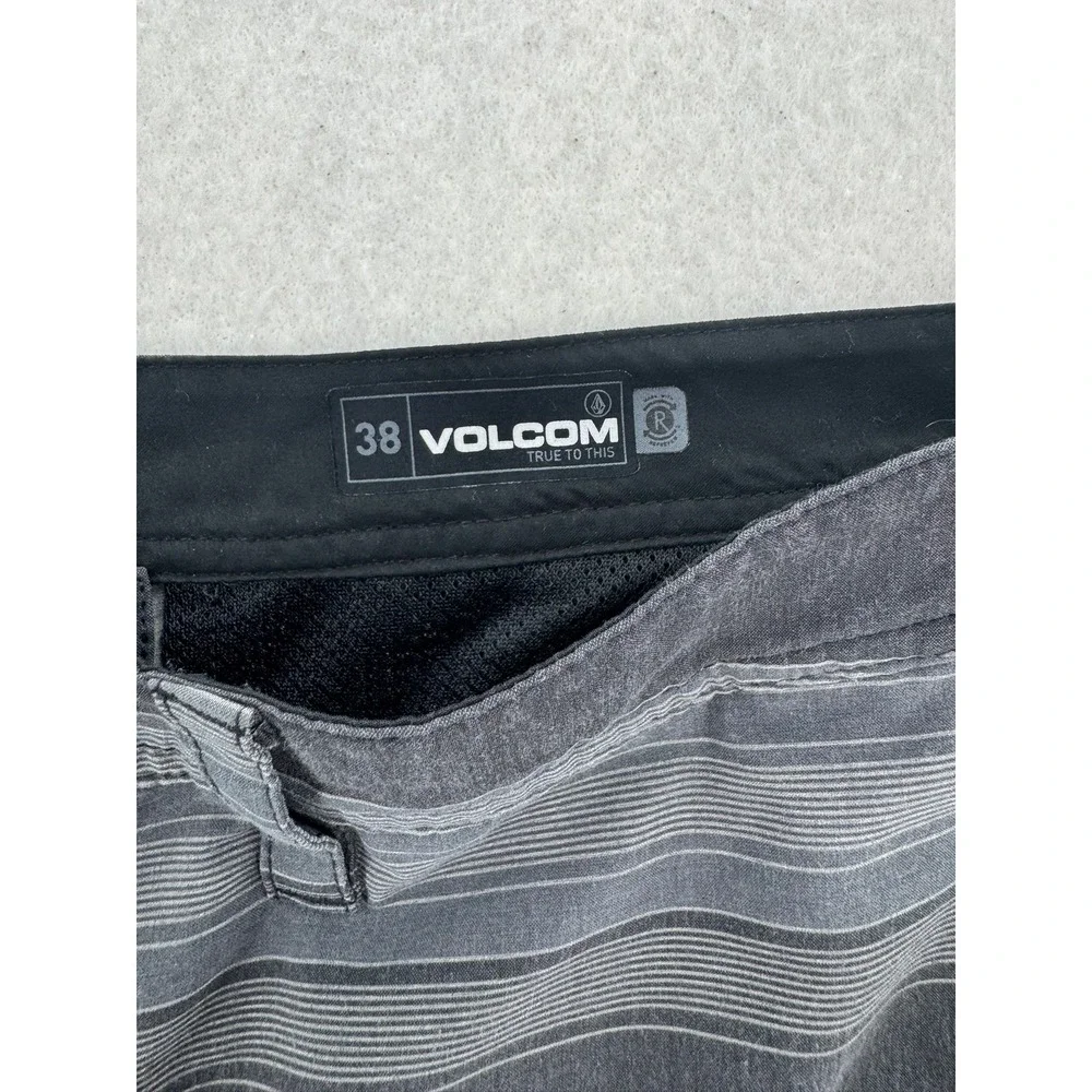Volcom Mens Frickin Cross Shed Hybrid Board Shorts Size 38 Grey Black Striped